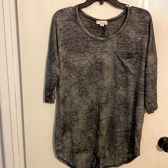 Shirt long three-quarter sleeves with front pocket - Picture 1 of 6